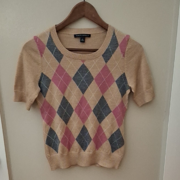 Banana Republic Sweaters - Banana Republic Argyle Short Sleeve Tan Knit Sweater_1
